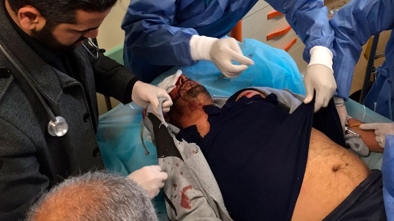 Al menos 60 muertos y 120 heridos en Libia al estallar un camión bomba frente a una base militar