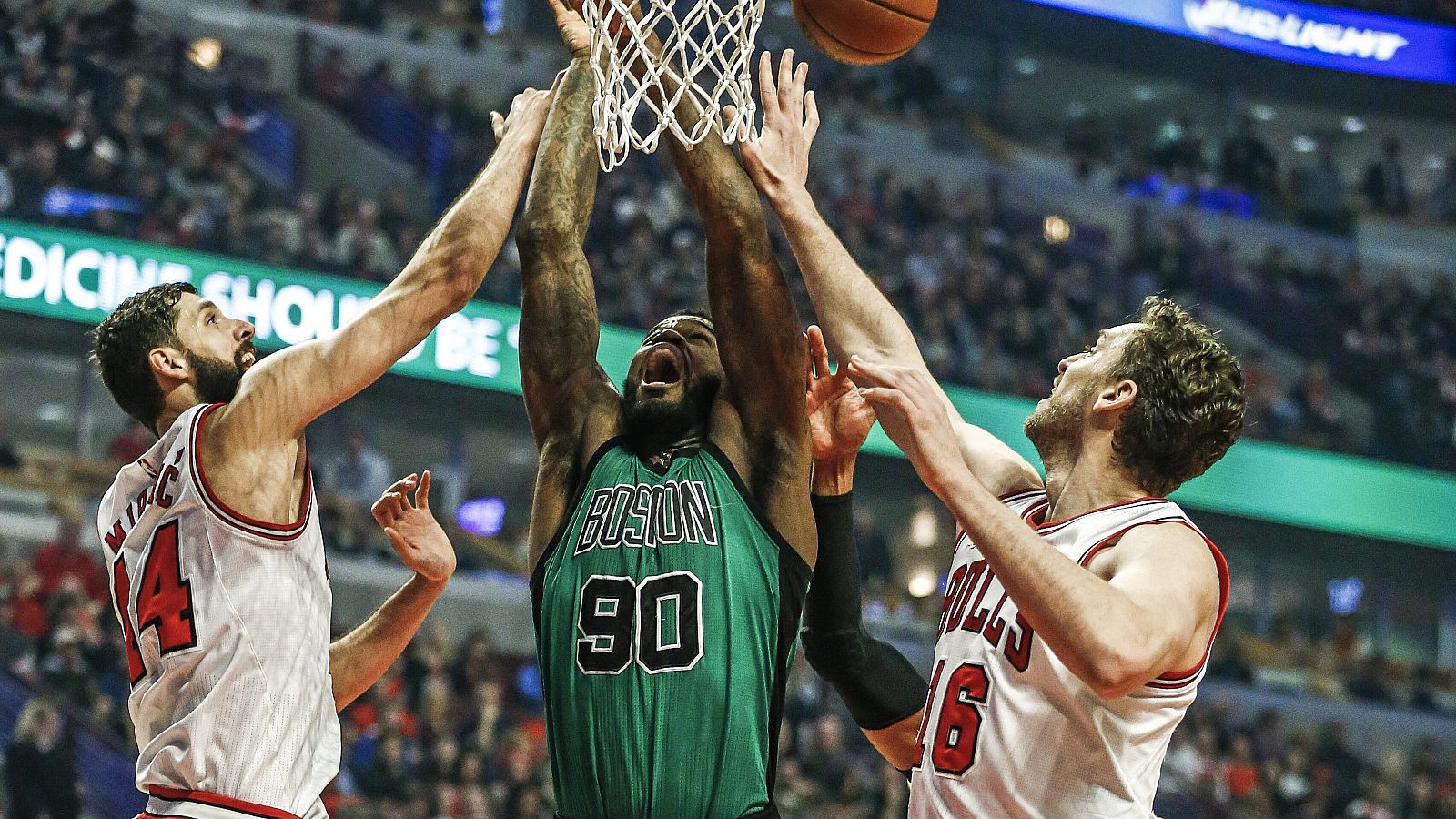 Mirotic y Gasol, ante los Celtics