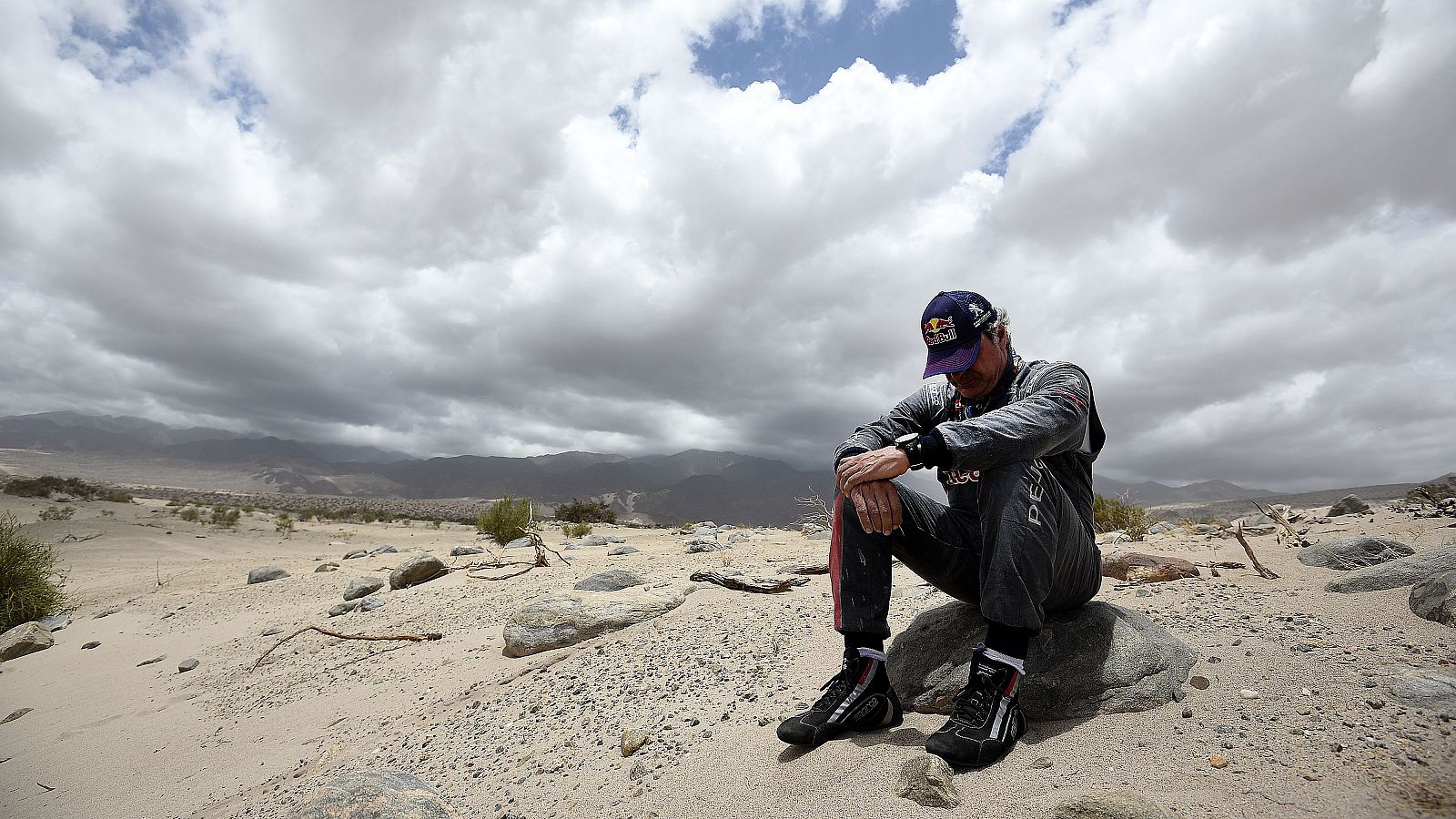 Carlos Sainz abandona el Dakar 2016