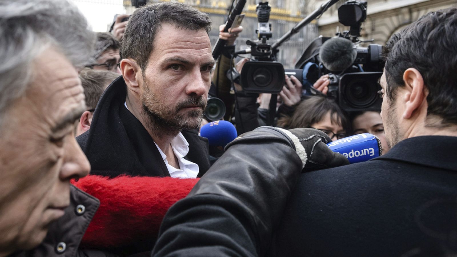 El antiguo agente de bolsa de Société Générale Jérôme Kerviel a su llegada al tribunal de revisión en París