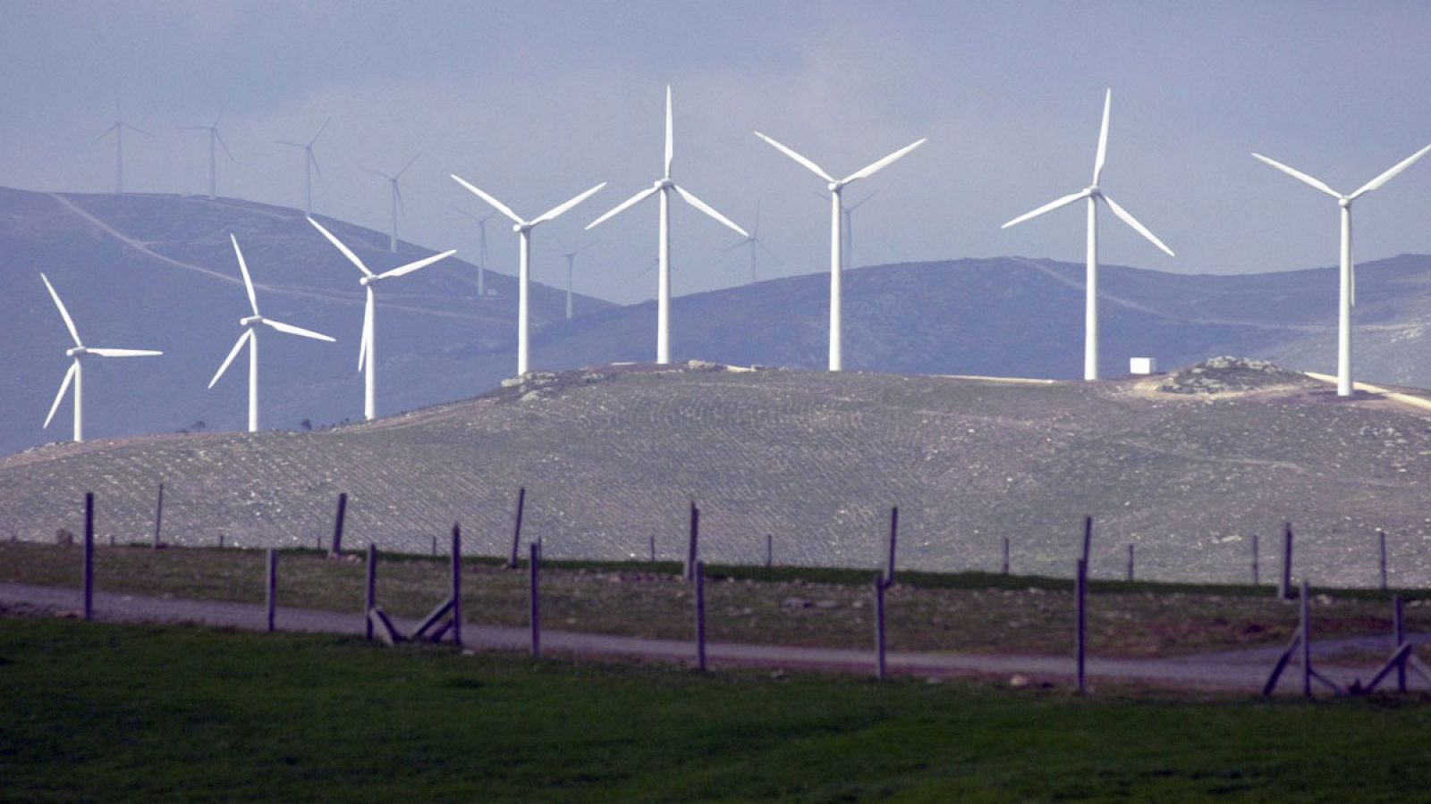 El parque eólico de Paxareiras en la localidad coruñesa de Muros