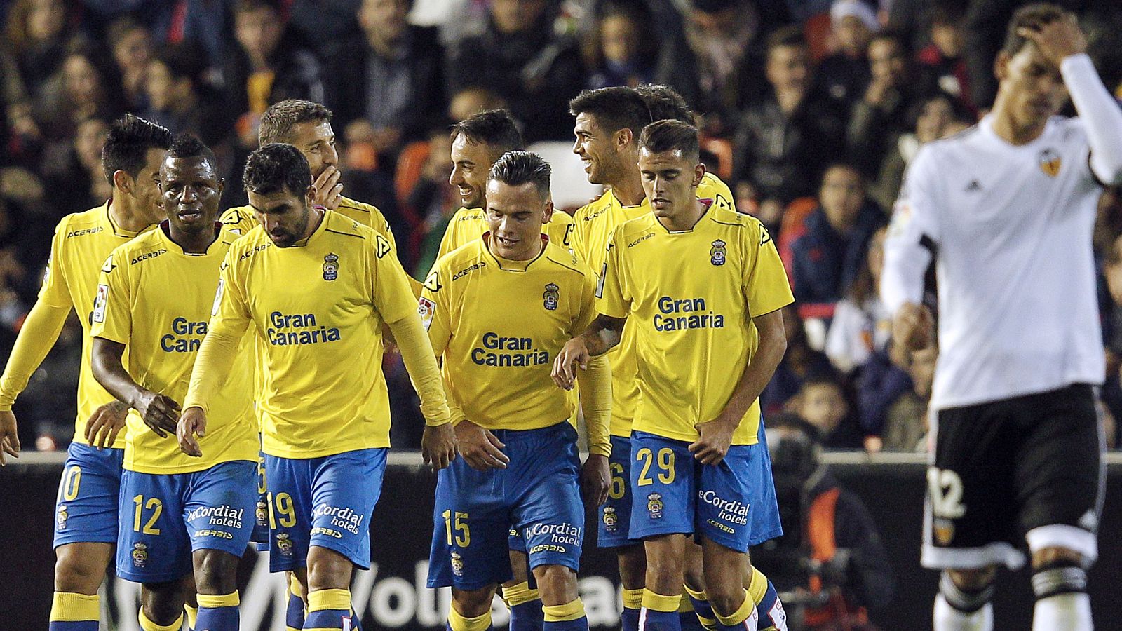 Los jugadores de Las Palmas celebran el gol