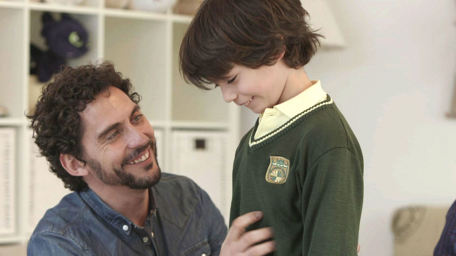 Paco León con Carlitos en 'En la tuya o en la mía'