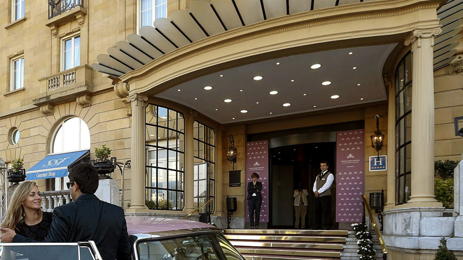 Entrada de un hotel de lujo en San Sebastián