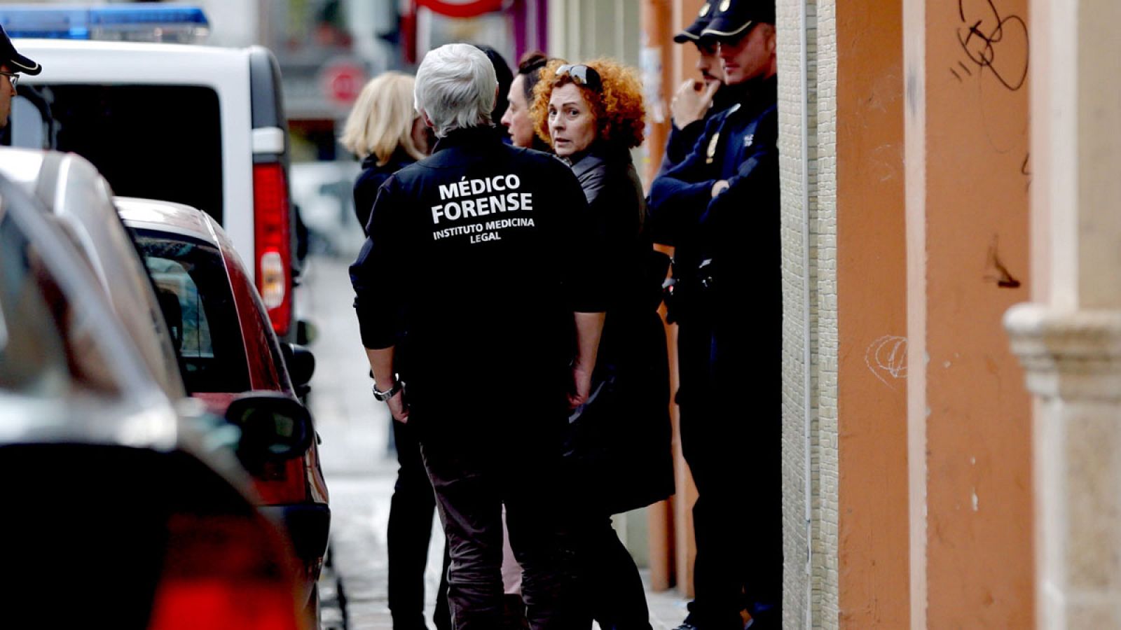 Agentes de policía acuden a una vivienda en Valencia ante un nuevo caso de violencia de género