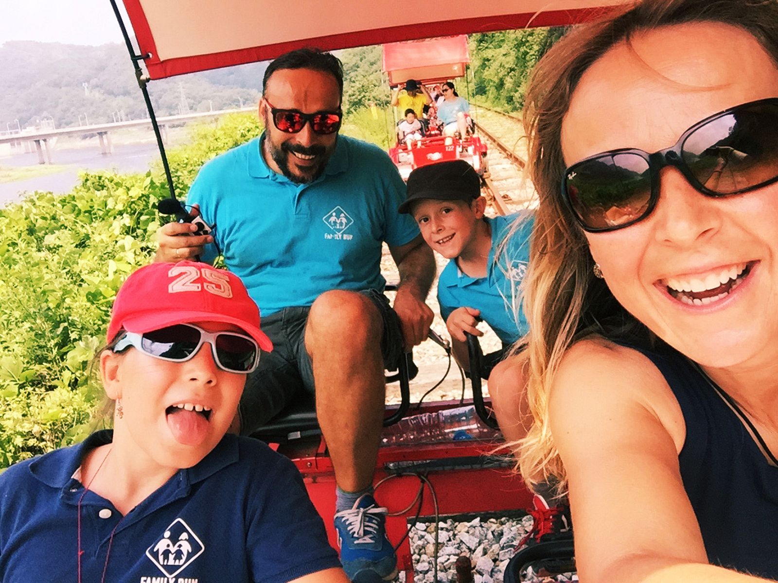 Toda la familia disfrutará este domingo por un paseo en bici-raíl en Chuncheon