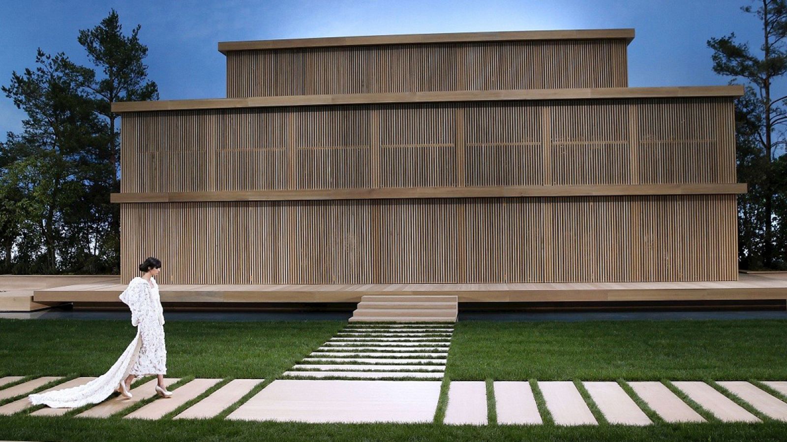 Mica Argaranaz, la novia del desfile de Chanel