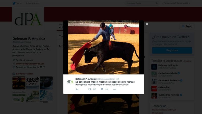 La Fiscalía abre un expediente por la foto de Fran Rivera toreando con su hija en brazos