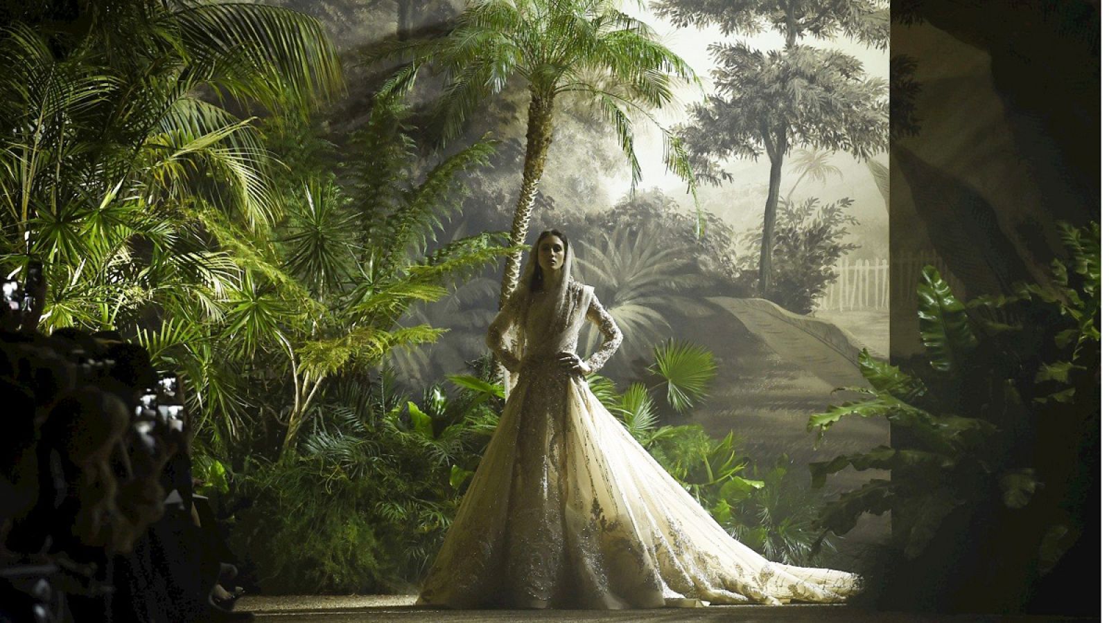 El vestido de novia ha cerrado el desfile de Elie Saab