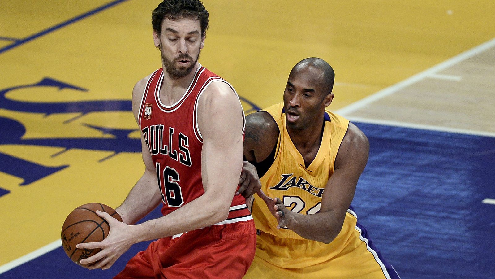Pau Gasol, ante Kobe Bryant
