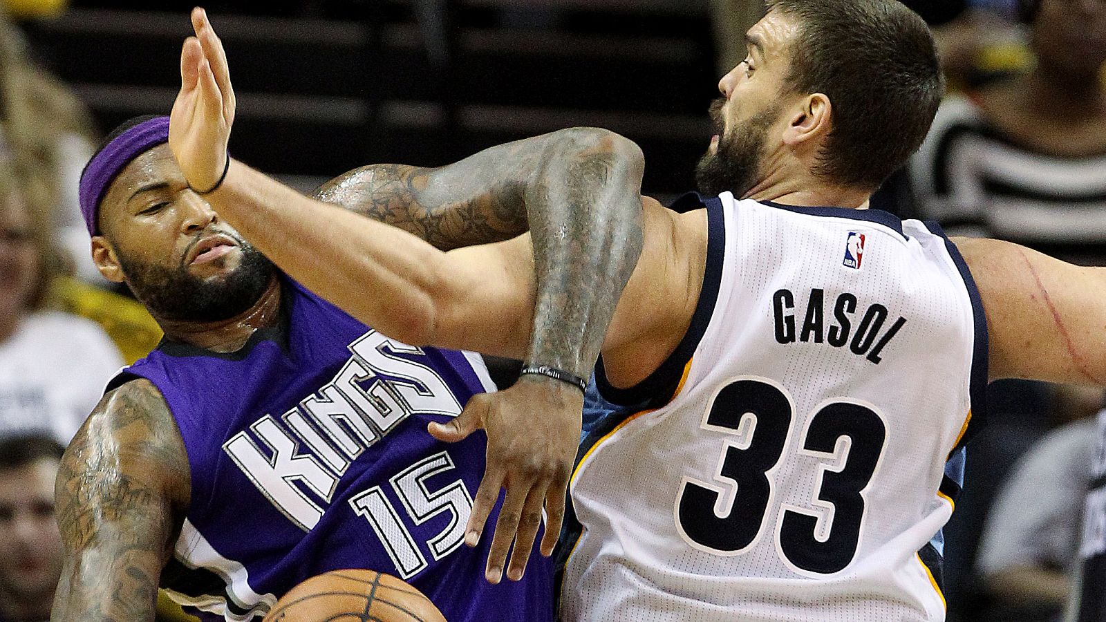 Marc Gasol detiene a Cousins