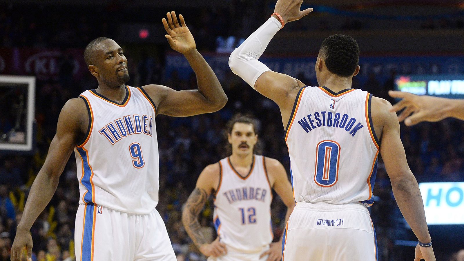 Serge Ibaka ayuda en la victoria de su equipo