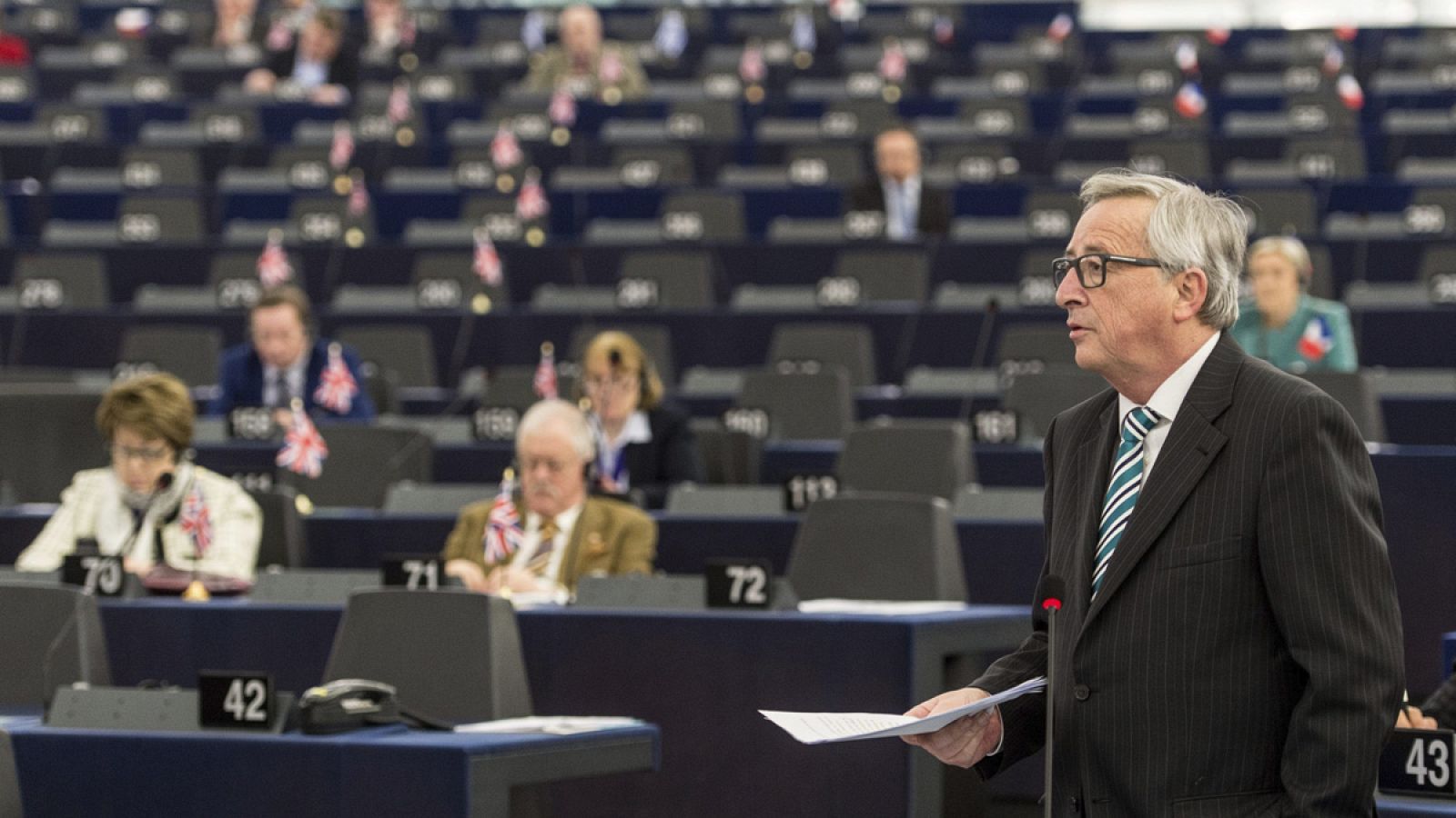 El presidente de la Comisión Europea, Jean-Claude Juncker, pronuncia su discurso ante el pleno de la Eurocámara en Estrasburgo