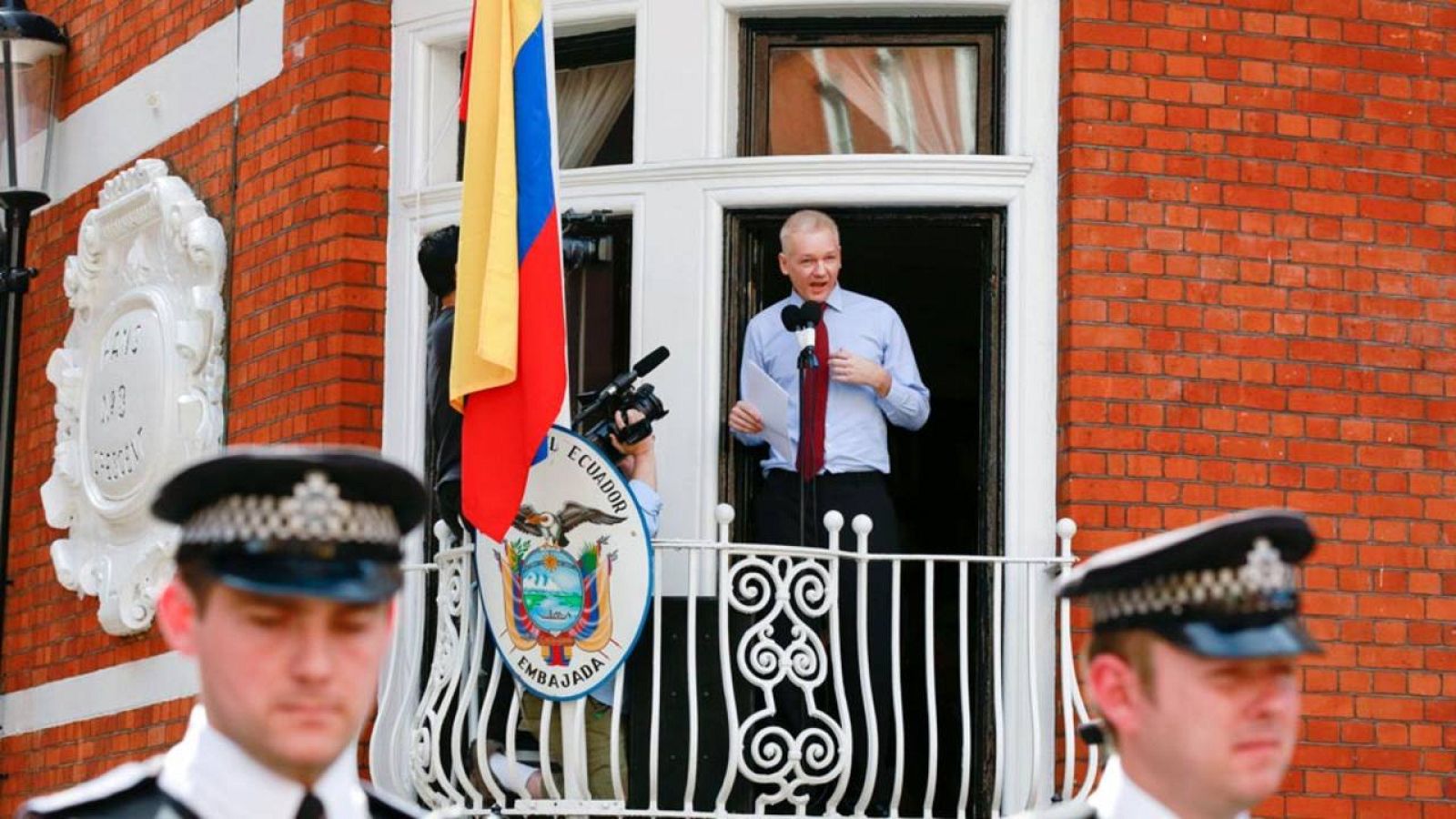 Julian Assange, en la embajada ecuatoriana en Londres