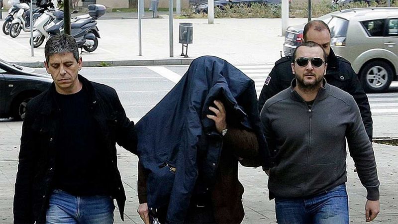El juez deja en libertad al exprofesor de Barcelona acusado de abusos