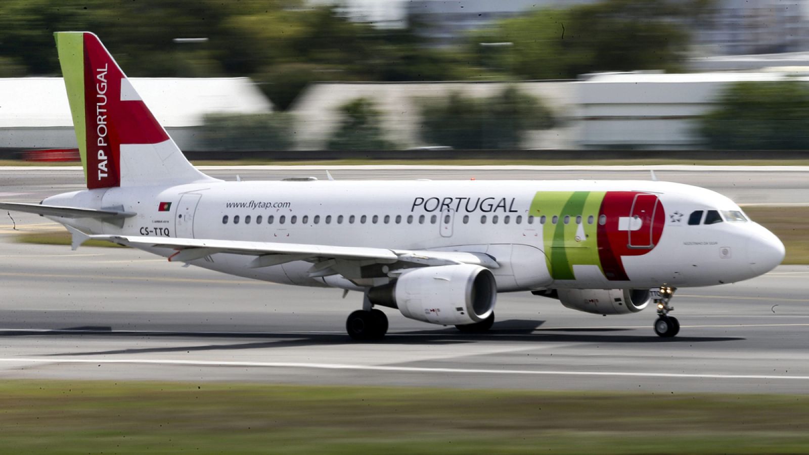 Un avión de la aerolínea TAP (Transportes Aéreos Portugueses)