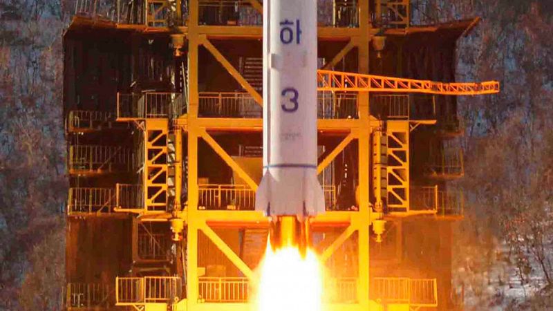  Corea del Norte vuelve a desafiar a la comunidad internacional lanzando un cohete de largo alcance