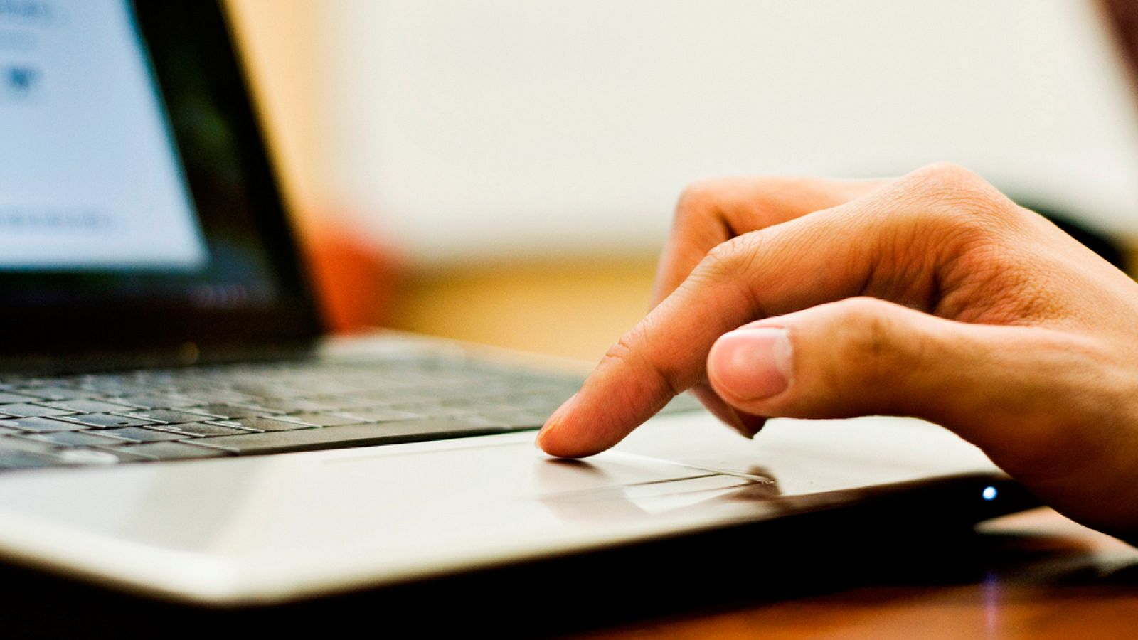 Los organizadores inciden en la necesidad de enseñar a protegerse a los usuarios.