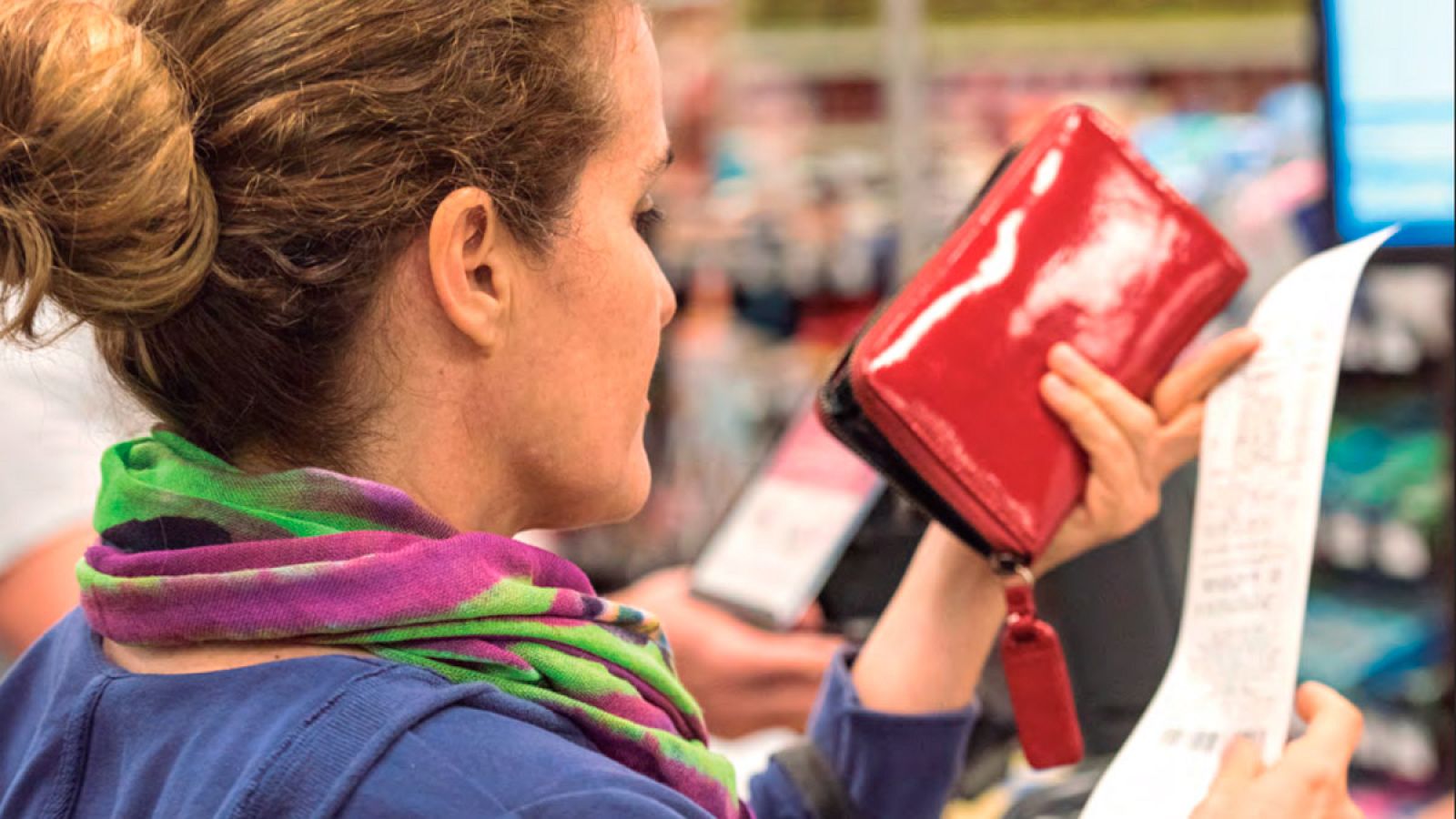 En los hogares atendidos por Cruz Roja, solo el 20% del gasto se dedica a la alimentación, de media