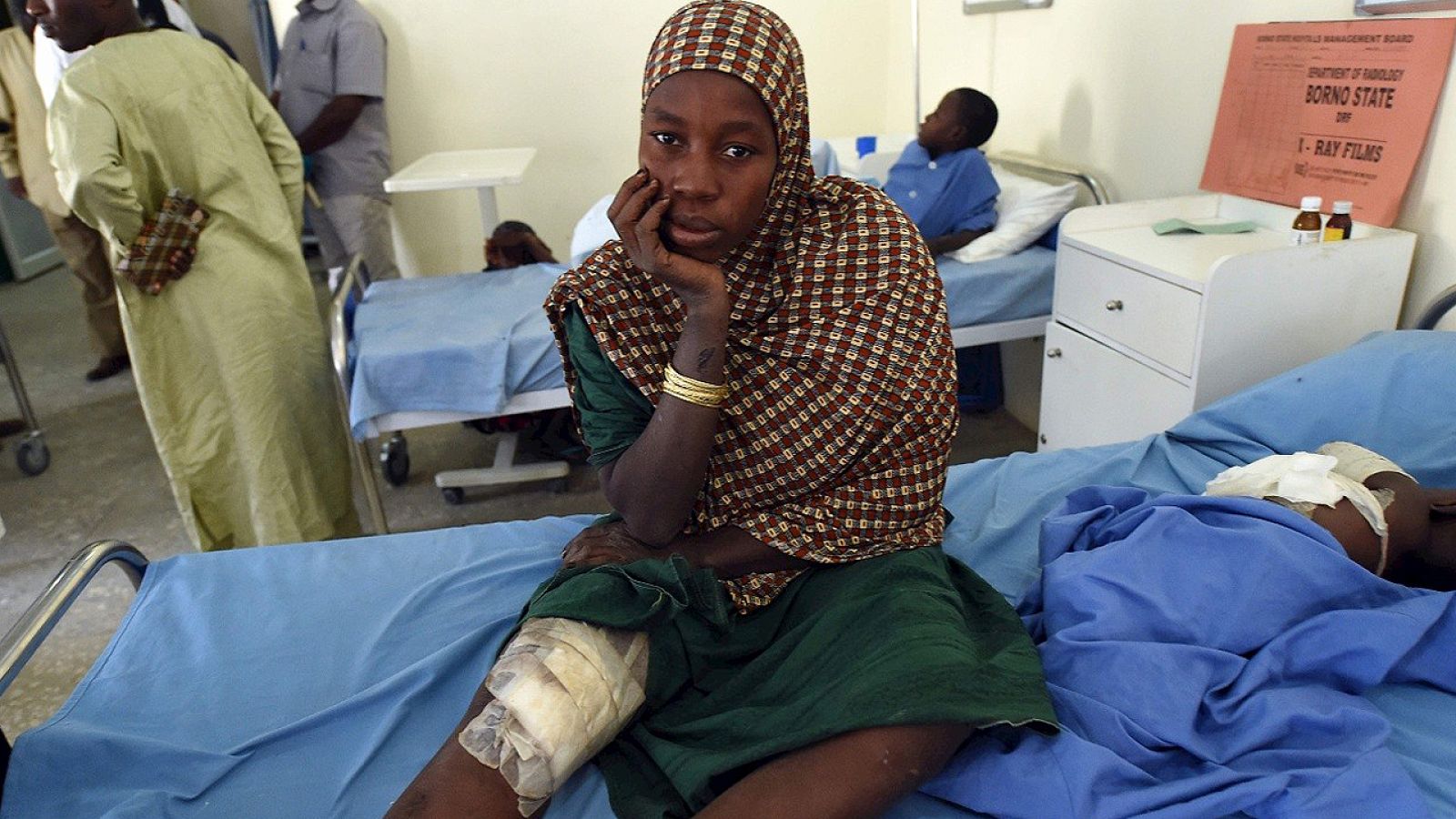 Una mujer herida en el atentado de Dikwa es atendida en un hospital de Maiduguri, capital del estado de Borno, en Nigeria