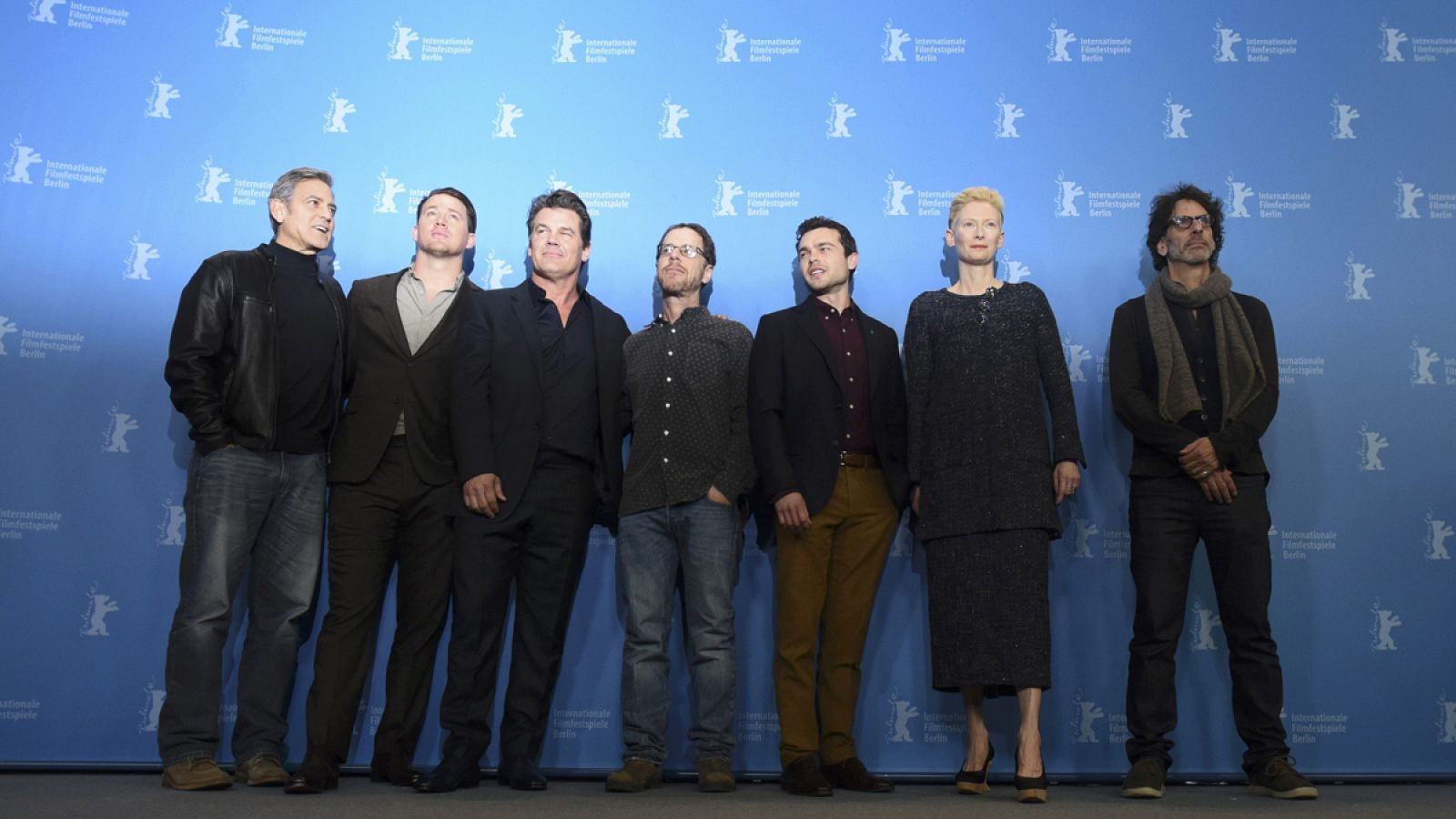 George Clooney, Channing Tatum, Josh Brolin, director Ethan Coen, actors Alden Ehrenreich, Tilda Swinton and director Joel Coen (L-R) en el photocall