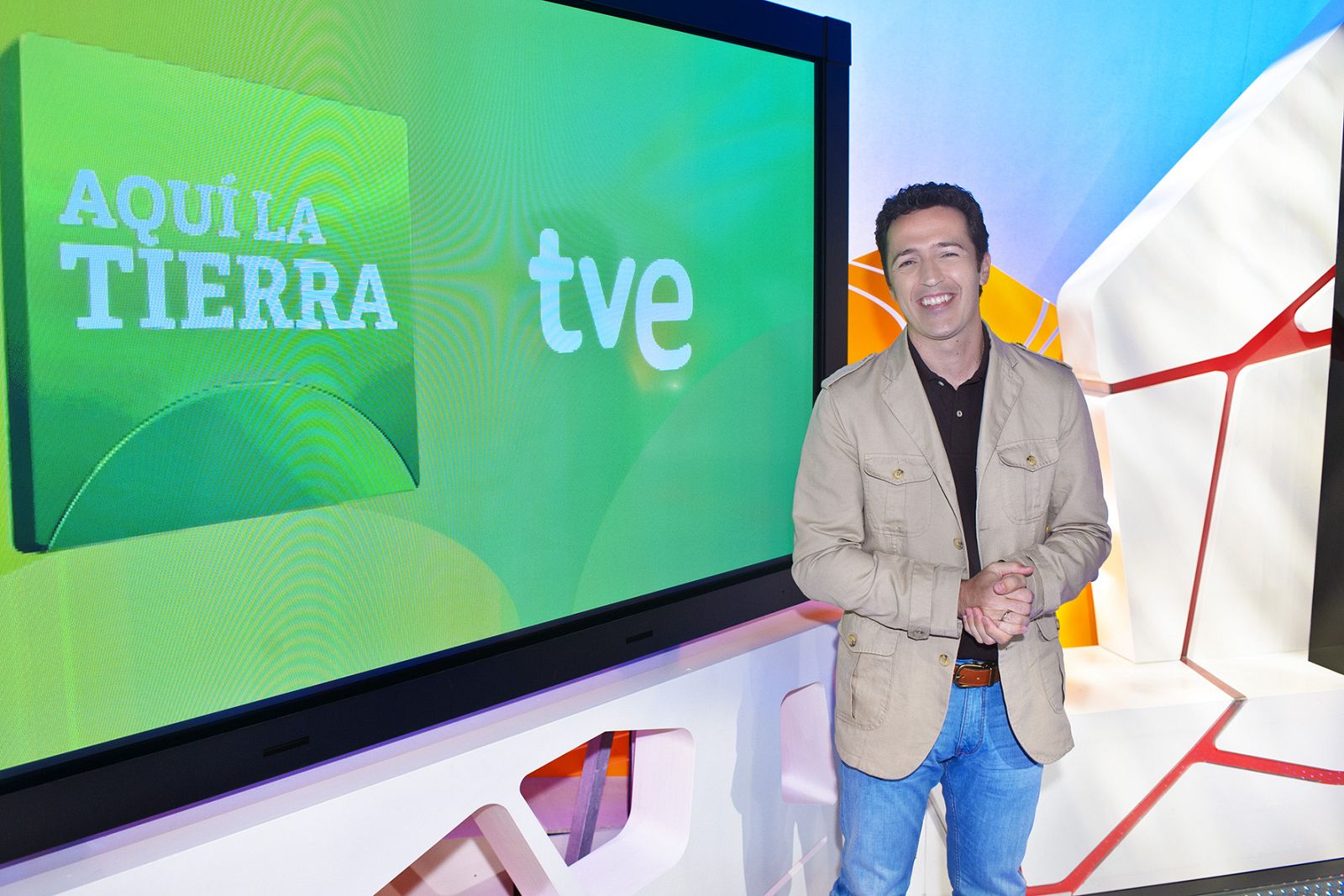 Jacob Petrus cumple 400 programas en 'Aqui la Tierra'