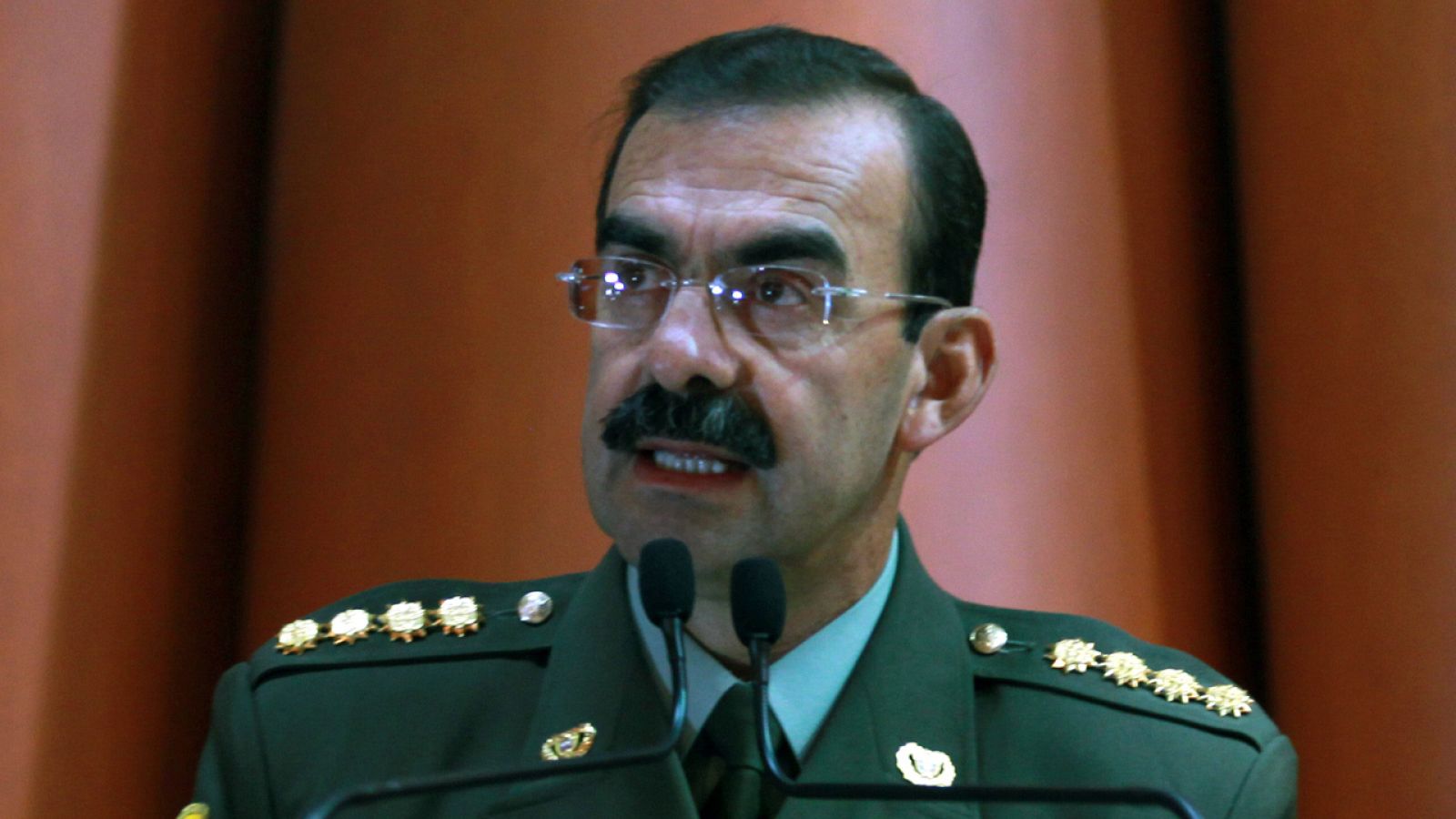 DIMITE EL DIRECTOR DE POLICÍA DE COLOMBIA INVESTIGADO POR RED DE PROSTITUCIÓN