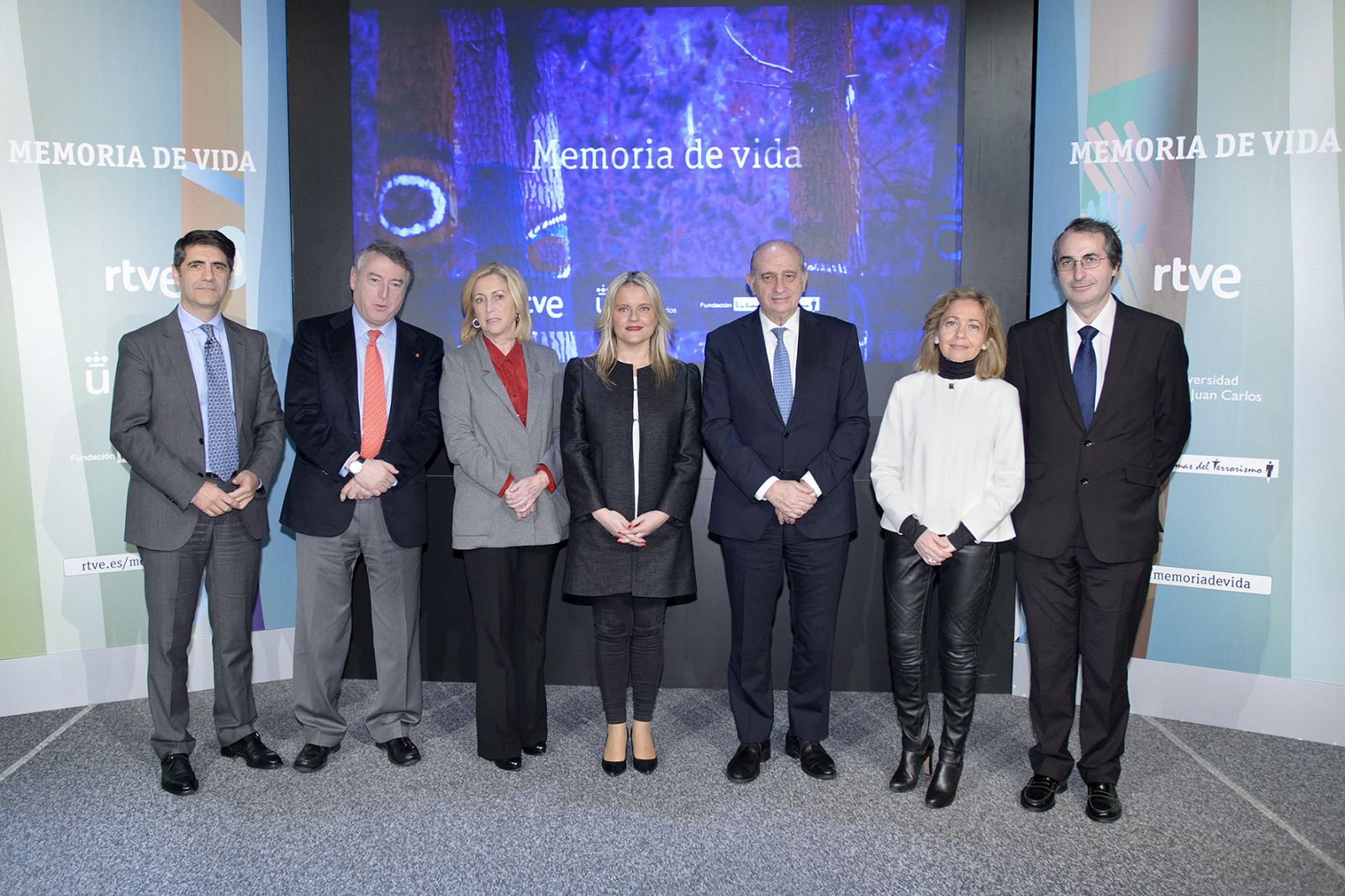 De izquierda a derecha: Manuel Ventero, José Antonio Sánchez, Concepción Dancausa, María del Mar Blanco, Jorge Fernández Díaz, Consuelo Madrigal y Fernando Suárez