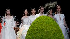 Las novias de Ion Fiz perfuman de blanco la pasarela