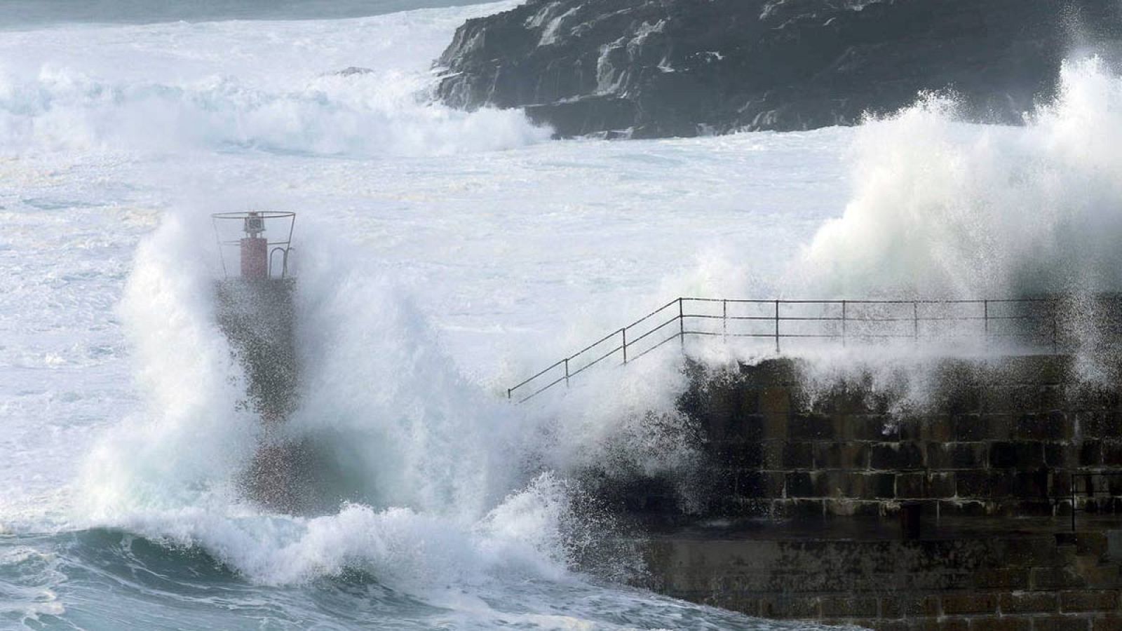 Imagen de fuerte oleaje en Asturias en el temporal del 8 de febrero