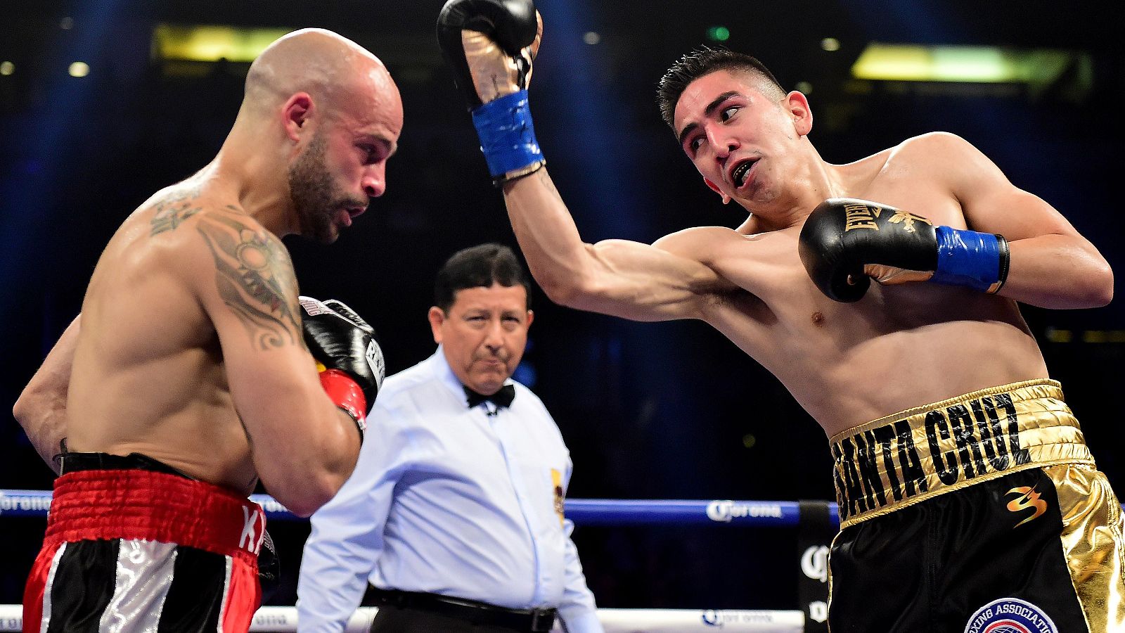 Leo Santa Cruz v Kiko Martinez