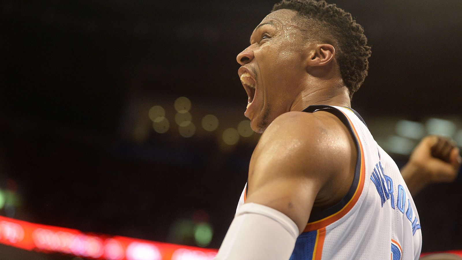 Westbrook lidera a los Thunder