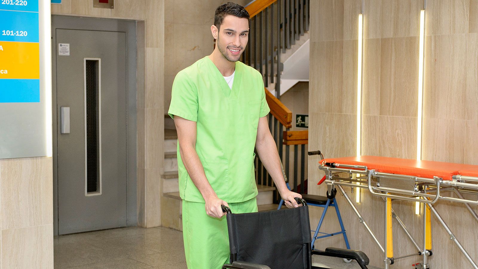 Jorge Puga, celador en 'Centro Médico'