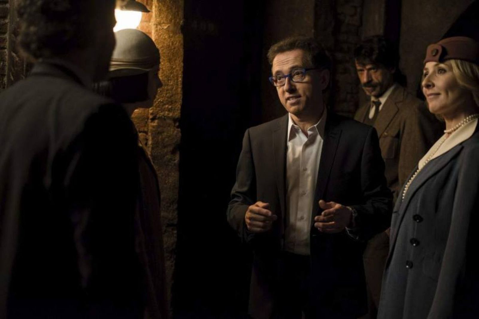 Jordi es en realidad un agente del Ministerio del Tiempo...