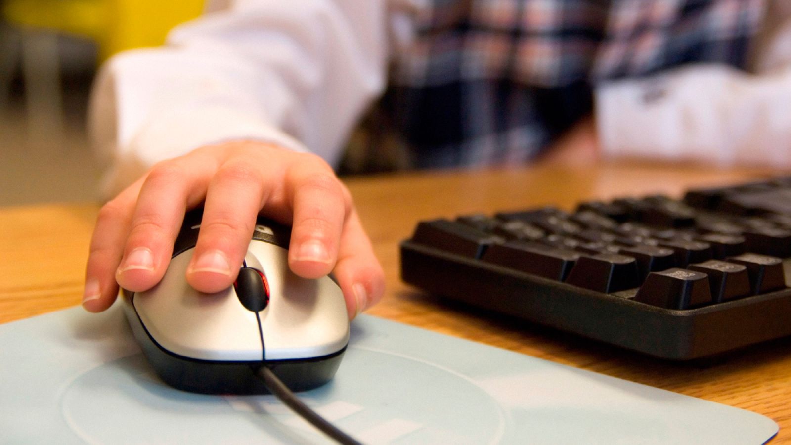 el PC de sobremesa sigue siendo el equipo principal de conexión a internet.