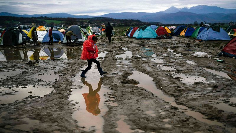 España afirma que recibirá de inmediato a 450 refugiados reubicados desde Italia, Grecia y Turquía