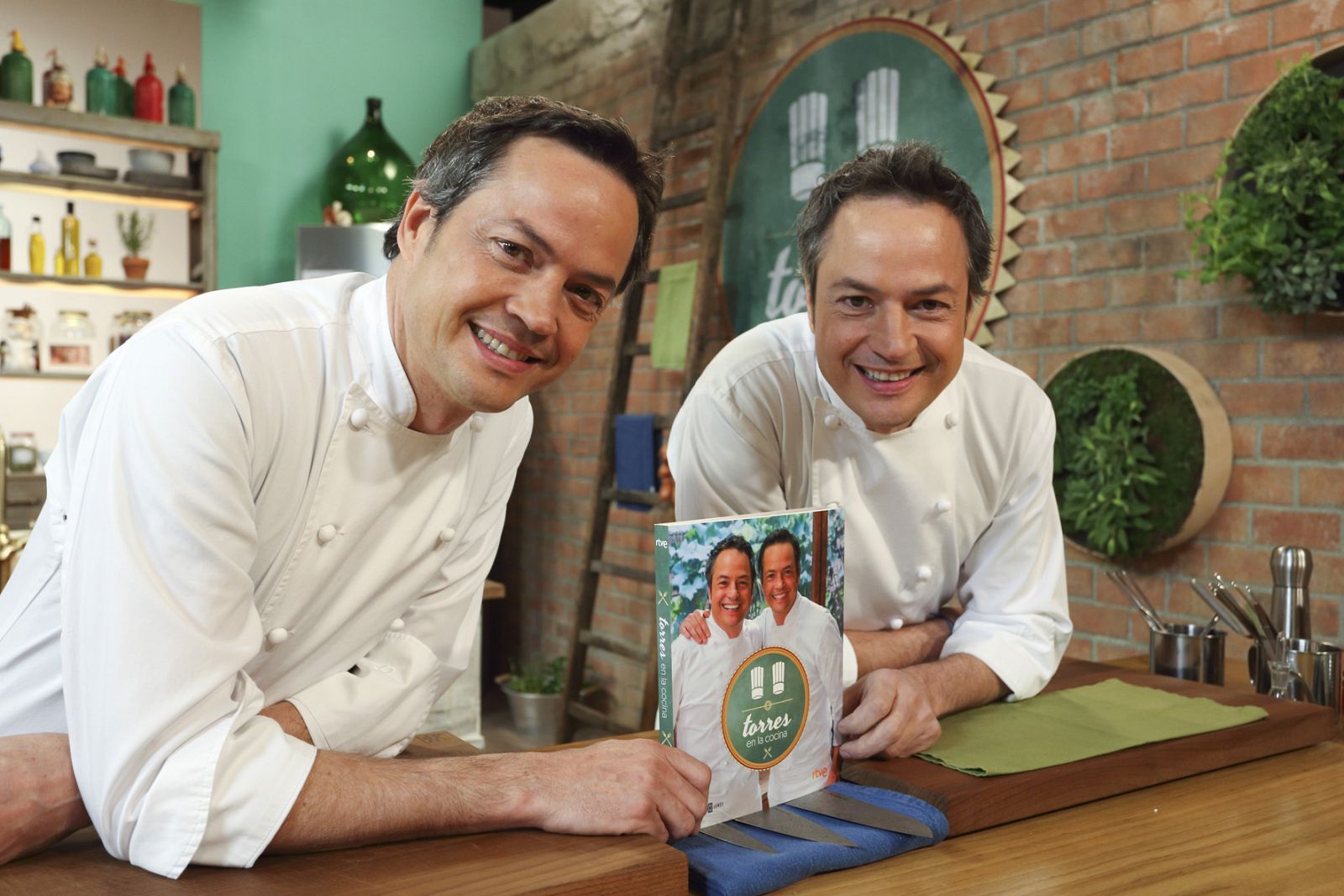 Recetas sencillas, originales y asequibles en el libro de 'Torres en la cocina'