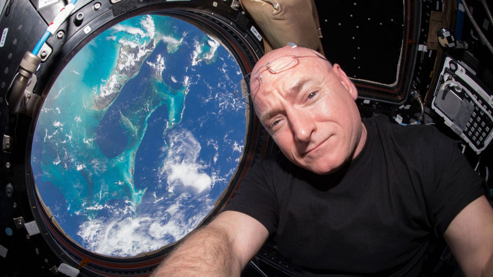 Scott Kelly durante su misión de 340 días en la EEI.