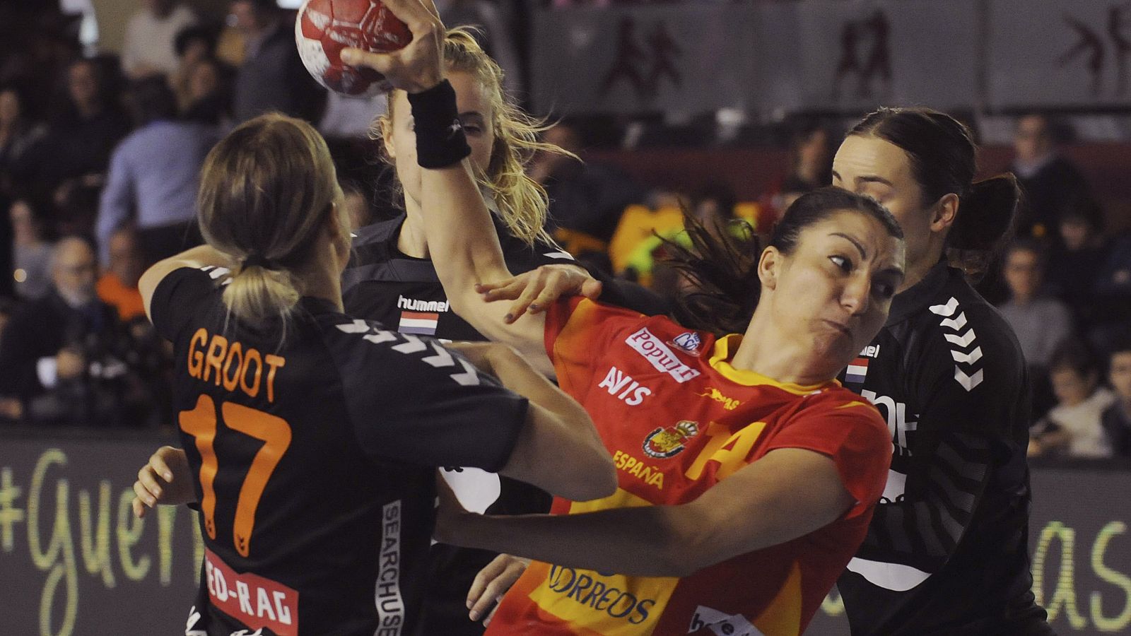 La española Elisabeth Chávez, en un momento del partido ante Holanda