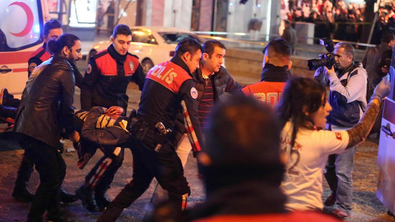 Un coche bomba en el centro de Ankara causa al menos 37 muertos de muertos y más de 100 heridos