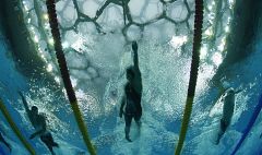 Phelps empieza su reto batiendo el récord de los 400 estilos