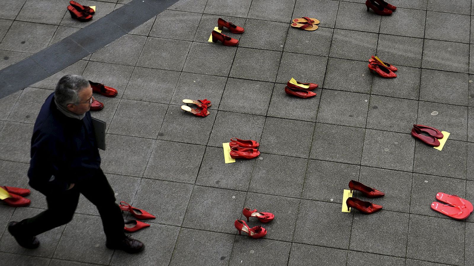 Performance de Amnistía Interncional en Gijón con motivo del Día Internacional de la Mujer