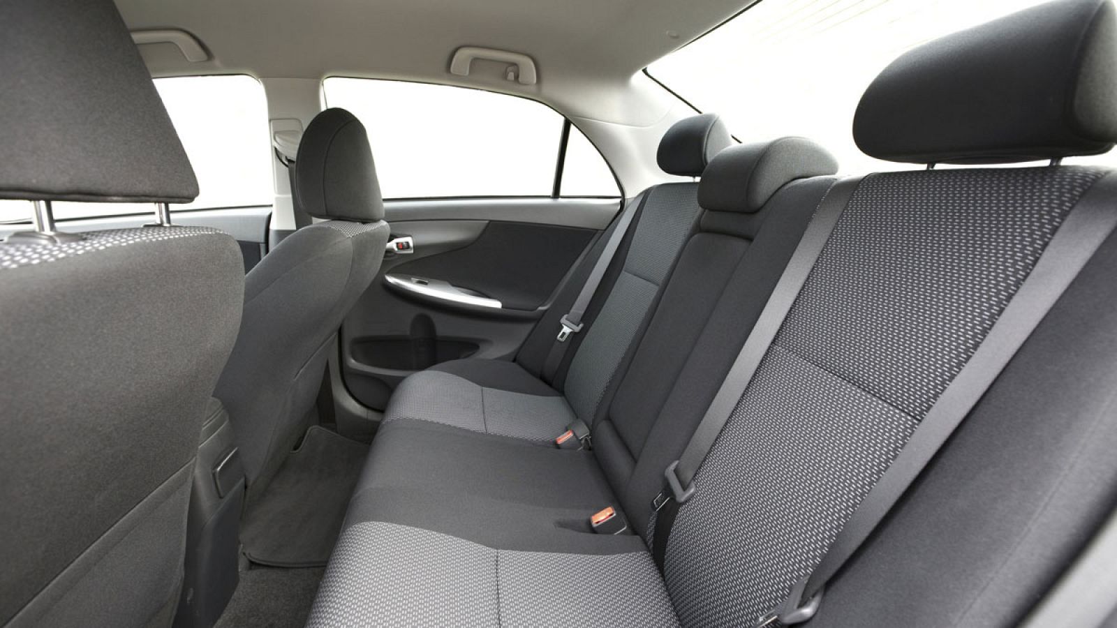 Asientos traseros de un turismo