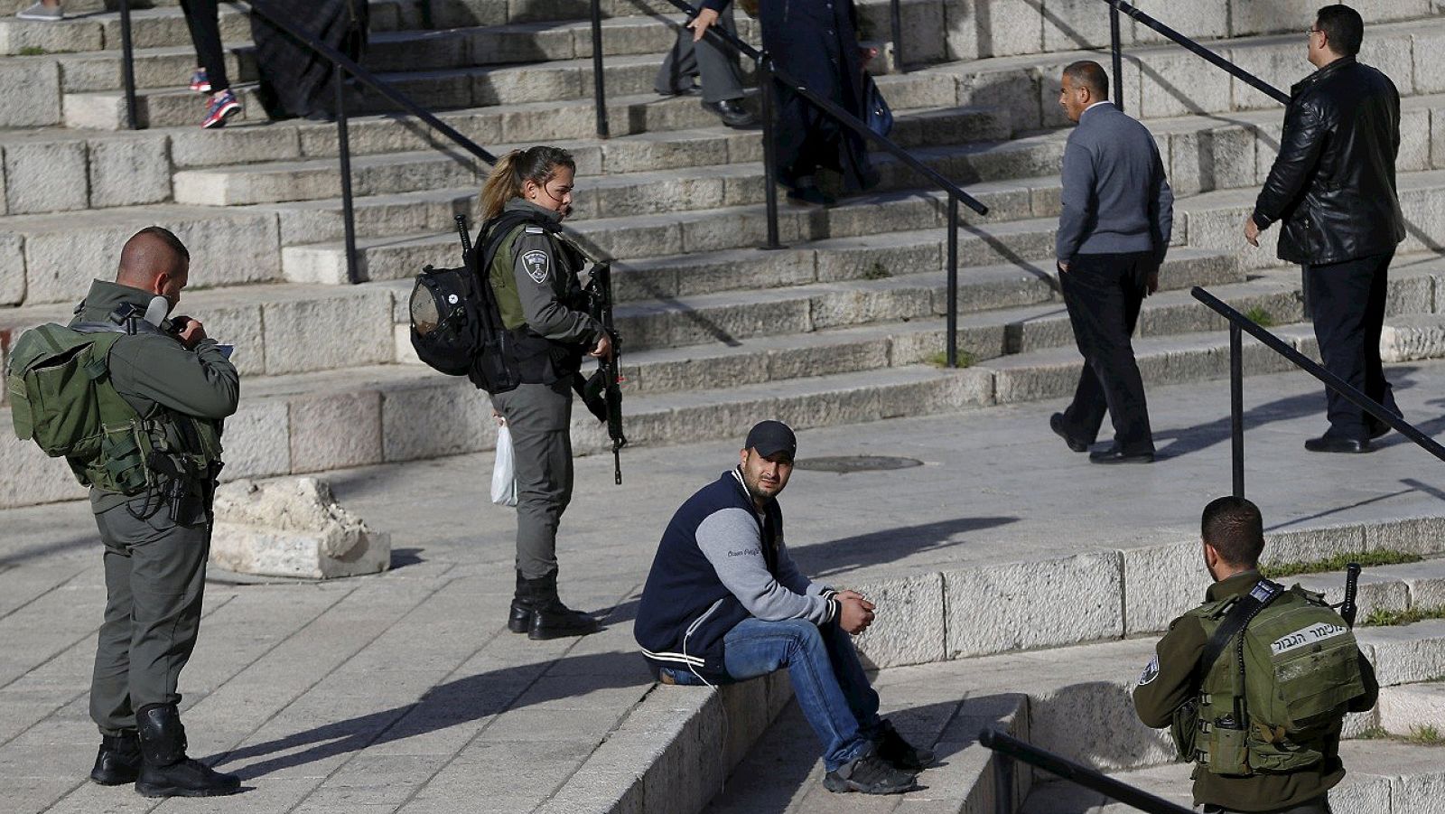 Soldados israelíes en la Puerta de Damasco, en Jerusalén