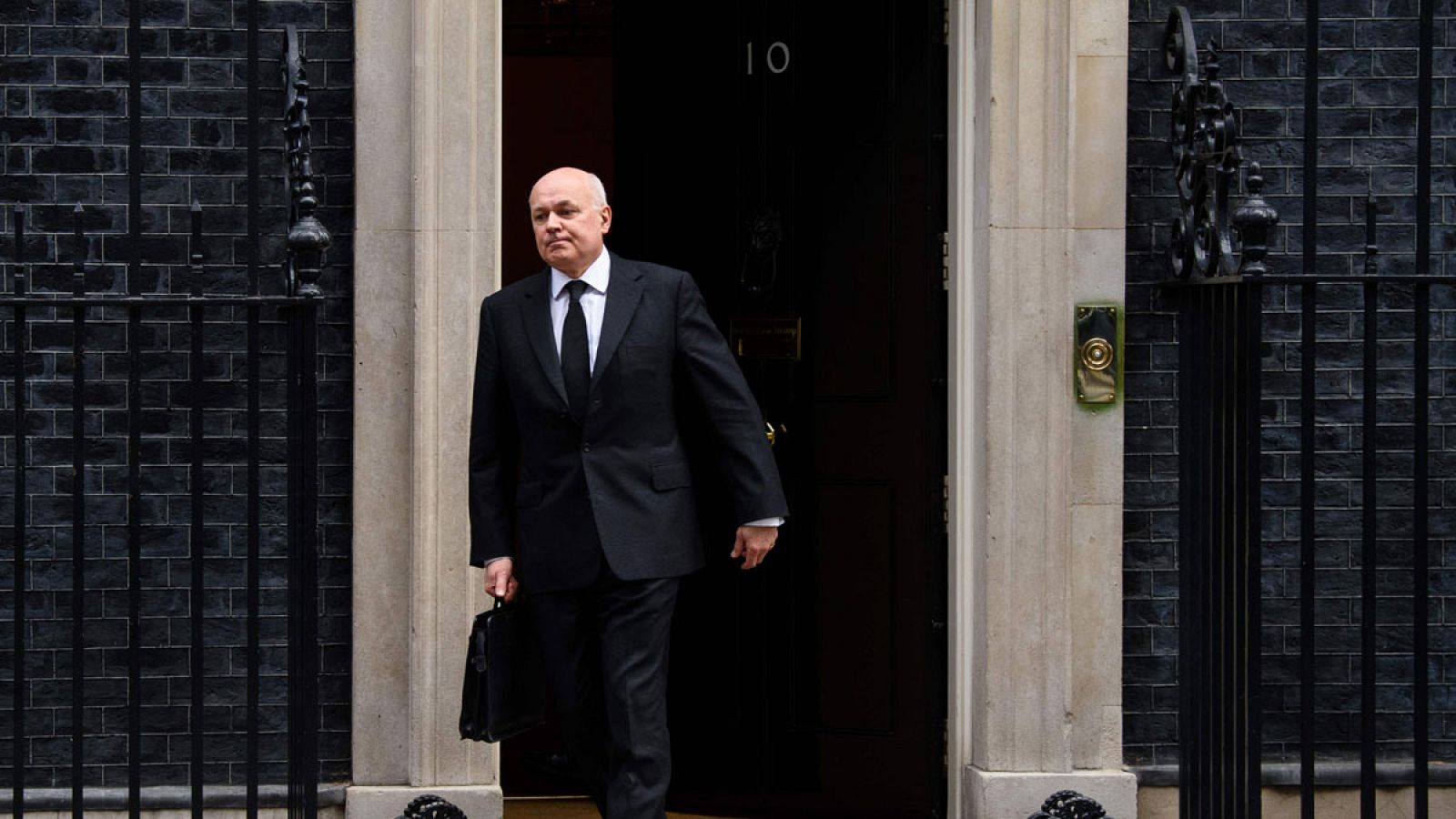 Duncan Smith saliendo de una reunión en Downing Street