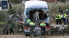 Al menos 13 muertos al volcar un autocar de universitarios en Tarragona