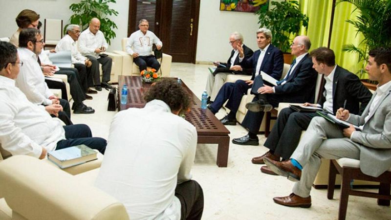 Kerry se reúne con el Gobierno colombiano y las FARC para acelerar el fin del conflicto