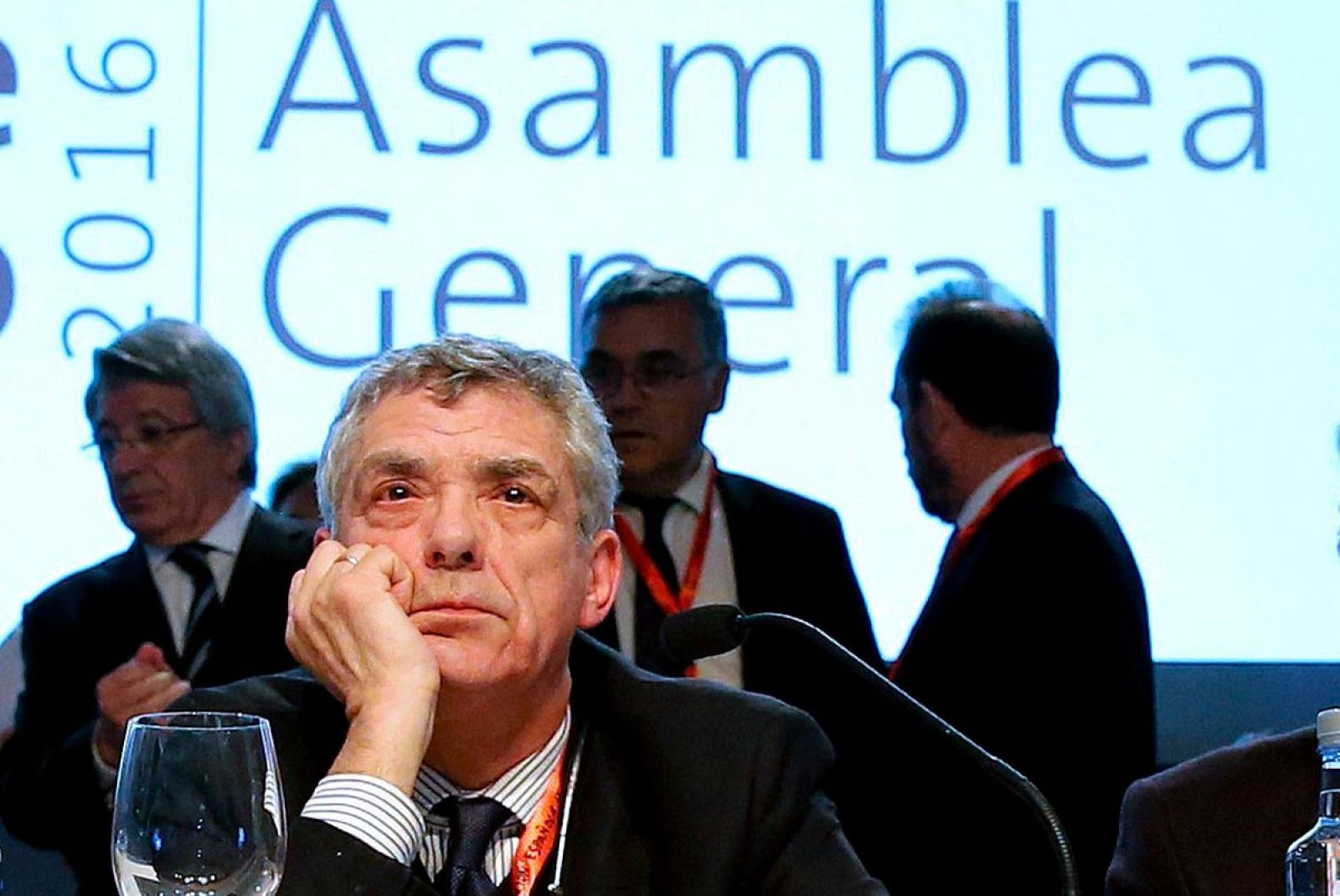 El presidente de la RFEF, Ángel María Villar, momentos antes del inicio de la Asamblea extraordinaria.