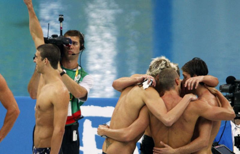 Phelps logra su segundo oro en el relevo 4x100 metros libres