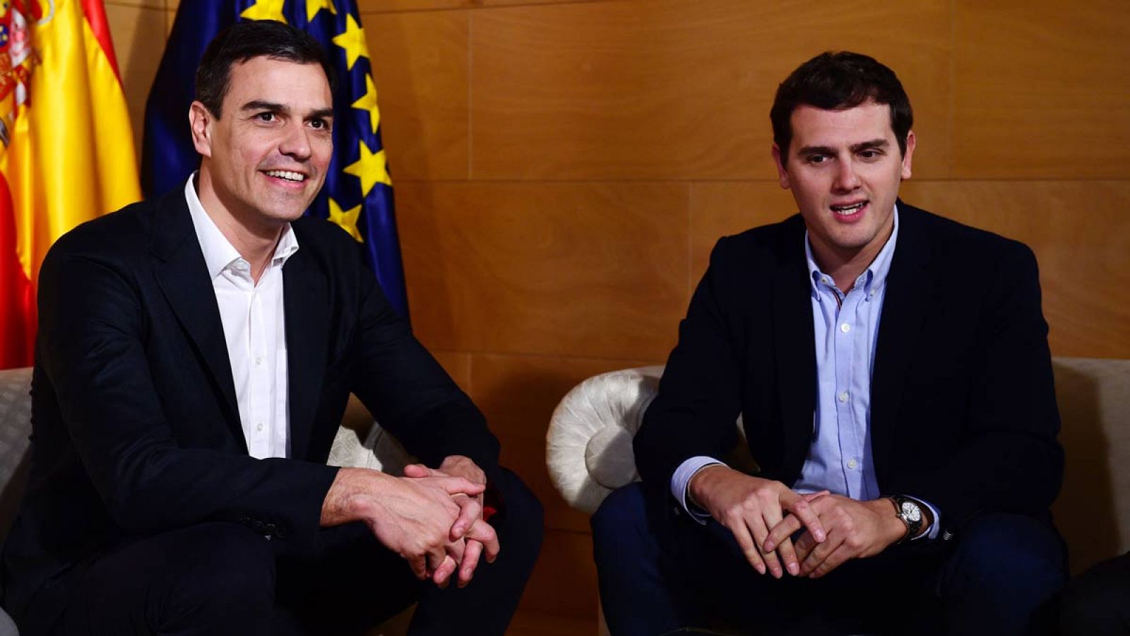 El secretario general del PSOE, Pedro Sánchez, y el presidente de Ciudadanos, Albert Rivera